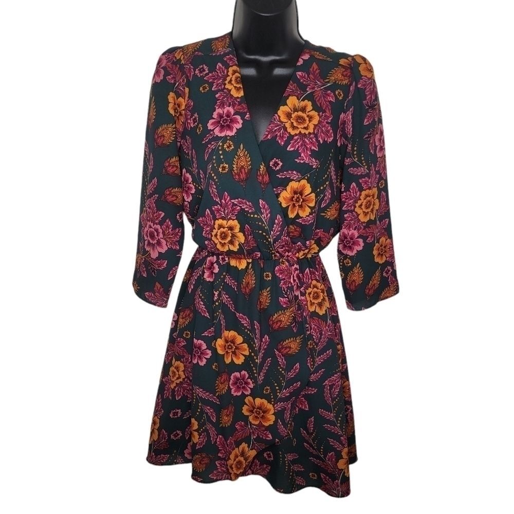 Everly floral floral mini wrap dress size Small